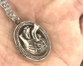 Kleine anatomische hartmedaillonketting, anatomische hartsieraden, antiek zilveren afwerking koop online