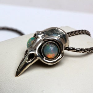 Silver Bird Skull Necklace Opal Eye pendant Blue Bayer Design NYC imagem 3