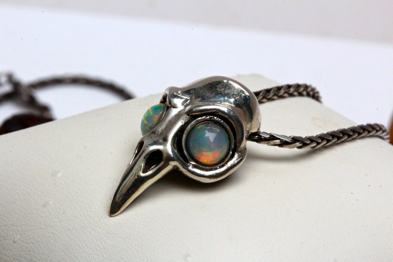 Silver Bird Skull Necklace Opal Eye pendant Blue Bayer Design NYC imagem 3