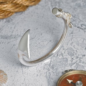 Silver Harpoon Bracelet in white bronze image 4