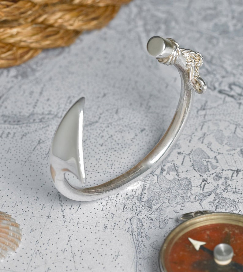 Silver Harpoon Bracelet in white bronze image 4