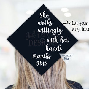 Ze werkt gewillig met haar handen, Spreuken 31:13, SVG, DIY Graduation Decal, Gad Cap SVG, Svg Graduation File, Cricut Cutting File