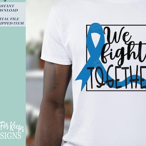 Puede incluir: Una camiseta blanca con una cinta azul y el texto "We fight together Colon Cancer".