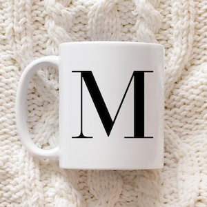 Taza con la letra M, sencilla y elegante, regalo personalizado, inicial personalizada, taza con monograma, perfecta para familiares y amigos.