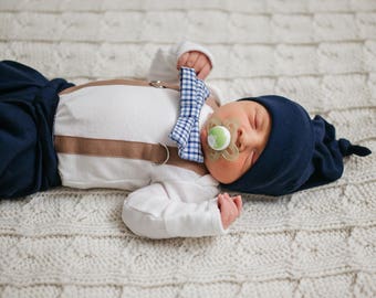 Newborn Boy hospital outfit. Navy Blue. Mocha Brown. Plaid. Boy Coming Home Clothes. Newborn Boy Clothes. Newborn bowtie bow tie tie.