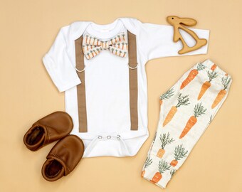 Baby-Oster-Outfit. Ostern-Baby-Fliege und Hosenträger. Osterkleid-Outfit. Karotten. Osterhose für Jungen. Neugeborener Junge Gentleman Ostern