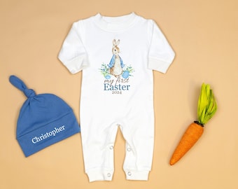 Baby Boy 1st Ostern Strampler. Blauer Hase Mein 1st Oster Outfit mit Hut. Personalisierte Neugeborene Weiß Langarm Strampler. Baby Jungen Oster Outfit