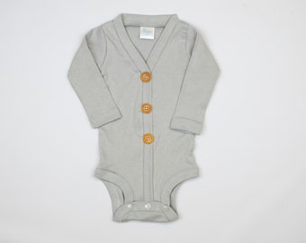 Long Sleeve LIGHT GRAY Cardigan Bodysuit. Simple Minimalist. Newborn Boy Coming Home Clothes. Boho Baby Boy. Cuddle Sleep Dream Cardigan.