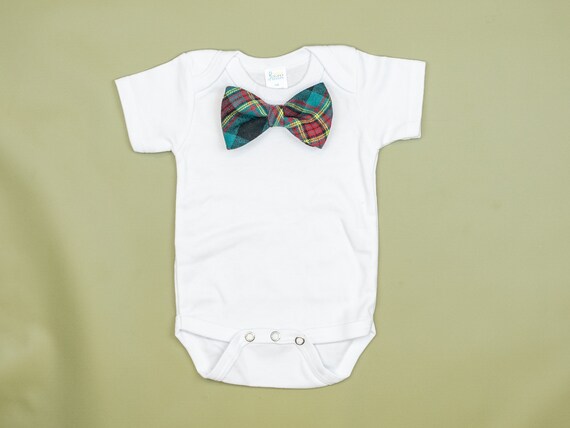 GREEN FLANNEL PLAID Bow tie Bodysuit. Baby Ties. Baby Bowties. Baby Boy Dress Clothes. Wedding Outfit. Picture Outfit. Ring Bearer. Il_570xn