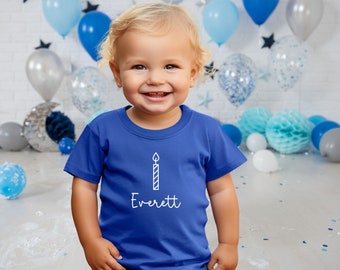 T-Shirt zum 1. Geburtstag für Jungen, personalisiertes T-Shirt zum ersten Geburtstag mit Namen und Kerze. Ein Kerzen-Shirt. Top zum 1. Geburtstag für Jungen. Blau, Grün