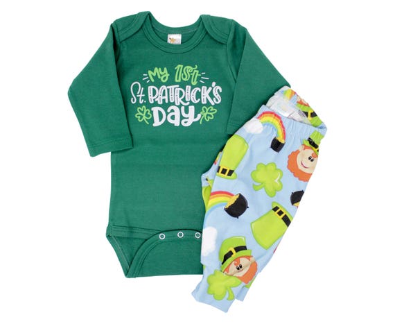 Newborn First St. Patrick's Day Outfit, Baby boy 1st Saint Paddy's Day, baby girl st. patricks day, Green Bodysuit, Leprechaun Joggers, Il_570xn