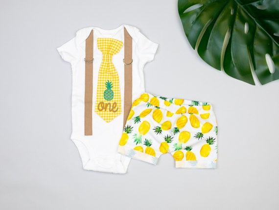 Pineapple Birthday Outfit Boy. Summer fruit. Boy 1st Birthday Shirt Tropical. Party like a Pineapple Shirt. Pineapple Cake Smash. Il_570xn