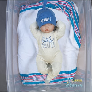 弟の帰宅衣装、オートミールロンパースとデニムブルーの帽子、男の子の赤ちゃんが家に帰る、帰宅、新生児、名前、