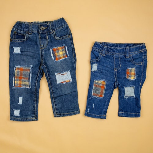 Jeans destroy pour tout-petits. ORANGE ET CRÈME. Denim bébé garçon. Nourrisson, bambin. 3 m, 6 m, 9 m, 12 m, 18 m, 24 m, 2 t, 3 t, 4 t, 5 t