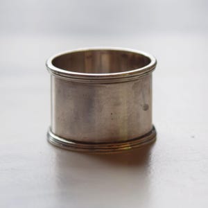 Sterling silver napkin ring. Vintage. Round. D 1 5/8 inch H 1 1/4 inch