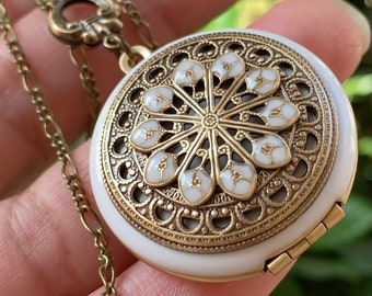 Vintage style Locket Necklace/mandala/Anniversary/Bridesmaid gift/Wedding/Birthday/Sister/Mom/Daughter/Photo Picture/friend.