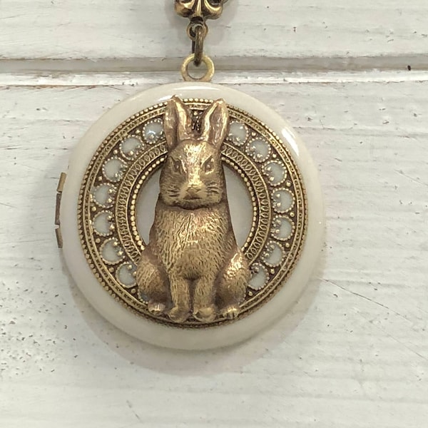Sweet little Bunny Vintage Style Locket Necklace - Wedding Necklace/Anniversary/Bridesmaid gift/Birthday/Sister/Mom/Daughter/friends locket