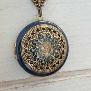 Vintage style Ornate Locket /Wedding Necklace/Anniversary/Bridesmaid gift/Birthday/Sister/Mom/Daughter/Personalized/Custom Photo Locket.