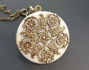 Floral Antique style Locket/something blue/Anniversary/Bridesmaid gift/Wedding/Birthday/Sister/Mom/Daughter/Photo Picture/friend