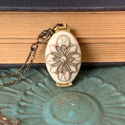 4 Photo Locket Necklace. Personalized Family jewelry . Victorian Filigree Keepsake. Gift for Mom. Memorial.