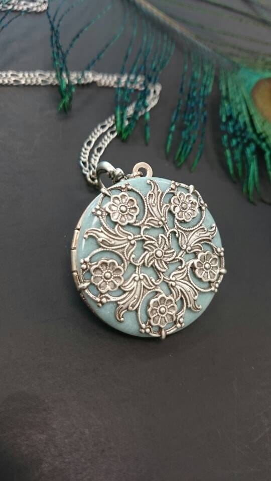 Floral Antique style silver tone Vintage Locket Necklace pastel light blue Filigree Locket something blue - Vintage Ornate Locket.