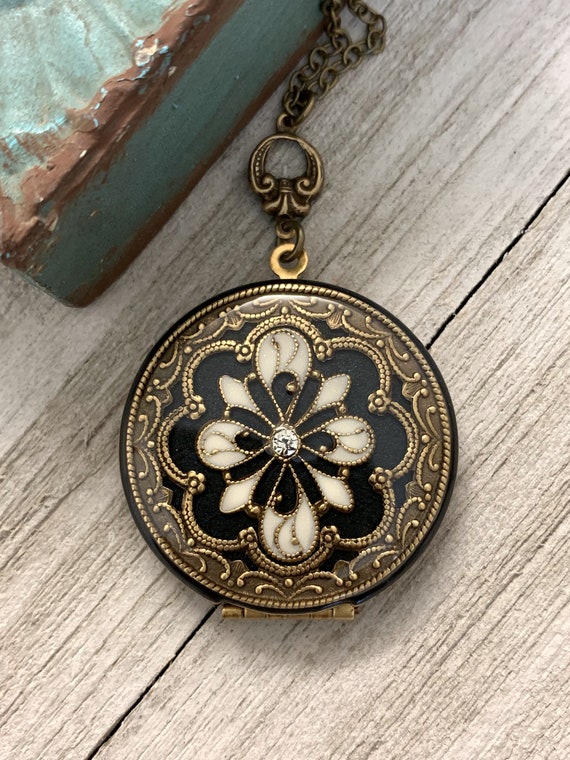 AnniversaryBridesmaid giftBirthdaySisterMomDaughterwedding giftfriend gift. Dragonfly Locket necklace Vintage Style