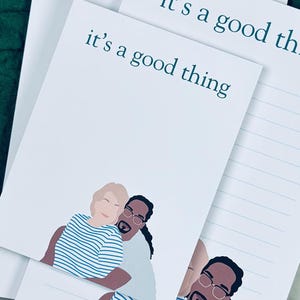 Celebridades de la cultura pop, amantes del rap y la música, bloc de notas de 50 páginas, media carta y cuarto, es algo bueno, lista de tareas para hacer con bloc de notas con humor de oficina