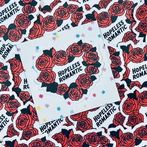 Naklejka Hopeless Romantic, Vintage Gothic Rose Wreath, Estetyczna naklejka miłosna, Wodoodporny winyl, Naklejka na laptopa, Romantyczny prezent dla miłośnika książek dla niej