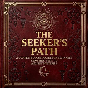 Może przedstawiać: Bordowa książka zatytułowana "The Seeker's Path" ze złotymi literami i dekoracyjnymi obramowaniami. Okładka zawiera symbole okultystyczne, w tym gwiazdę, klucz i oko w trójkącie. Tekst brzmi "A Complete Occult Guide for Beginners."