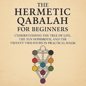 Könnte beinhalten: Ein Buchcover mit dem Titel "THE HERMETIC QABALAH FOR BEGINNERS" in großer, dunkler Schrift. Darunter steht in kleinerer Schrift "UNDERSTANDING THE TREE OF LIFE, THE TEN SEPHIROTH, AND THE TWENTY-TWO PATHS IN PRACTICAL MAGIC." Unten befindet sich ein farbenfrohes Diagramm des Lebensbaums.