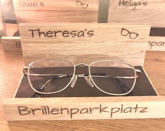Personalisierte Brillenparkplatz aus Holz - Brillenhalter mit Namen - Geschenk für Brillenträger - Brillenablage mit Gravur