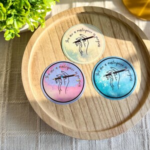 Pegatina "Eres una obra maestra en progreso" / Pegatina con cita inspiradora / Calcomanía de vinilo artística para artistas, creativos y regalos motivacionales