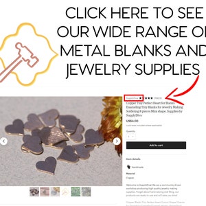 K&ouml;nnte beinhalten: Nahaufnahme eines Stapels kleiner kupferfarbener Herz-f&ouml;rmiger Metallrohlinge. Die Produktbeschreibung lautet "Copper Tiny Perfect Heart for Blanks Enameling Tiny Blanks for Jewelry Making Soldering 8 pieces Mini shape. Supplies by SupplyDiva 4,00 US$"