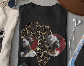 Puede incluir: Camiseta negra con un contorno dorado del continente africano y dos retratos de mujeres. Los retratos están sobre círculos rojos. Accesorios: gafas de sol, bolso de mano, sombrero y cámara.