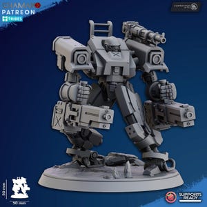 Puede incluir: Un modelo gris detallado de un robot mecha bípedo con grandes armas montadas en los brazos y una cabina. El modelo está sobre una base circular con un terreno rocoso. La imagen incluye el texto "CHAMAK PATREON TRIBES" y "SUPPORTS READY".