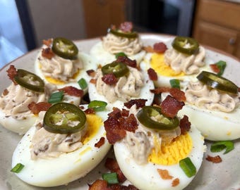 Recette d'œufs farcis au piment jalapeño, apéritif céto au bacon épicé (téléchargement PDF numérique)