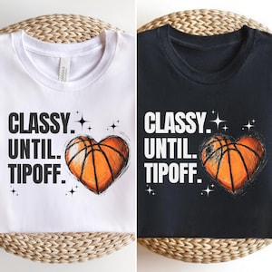 Distressed Vintage Basketball png, para a mãe do basquete, Classy Until Tipoff png, designs de basquete para mulheres, dia do jogo de basquete png