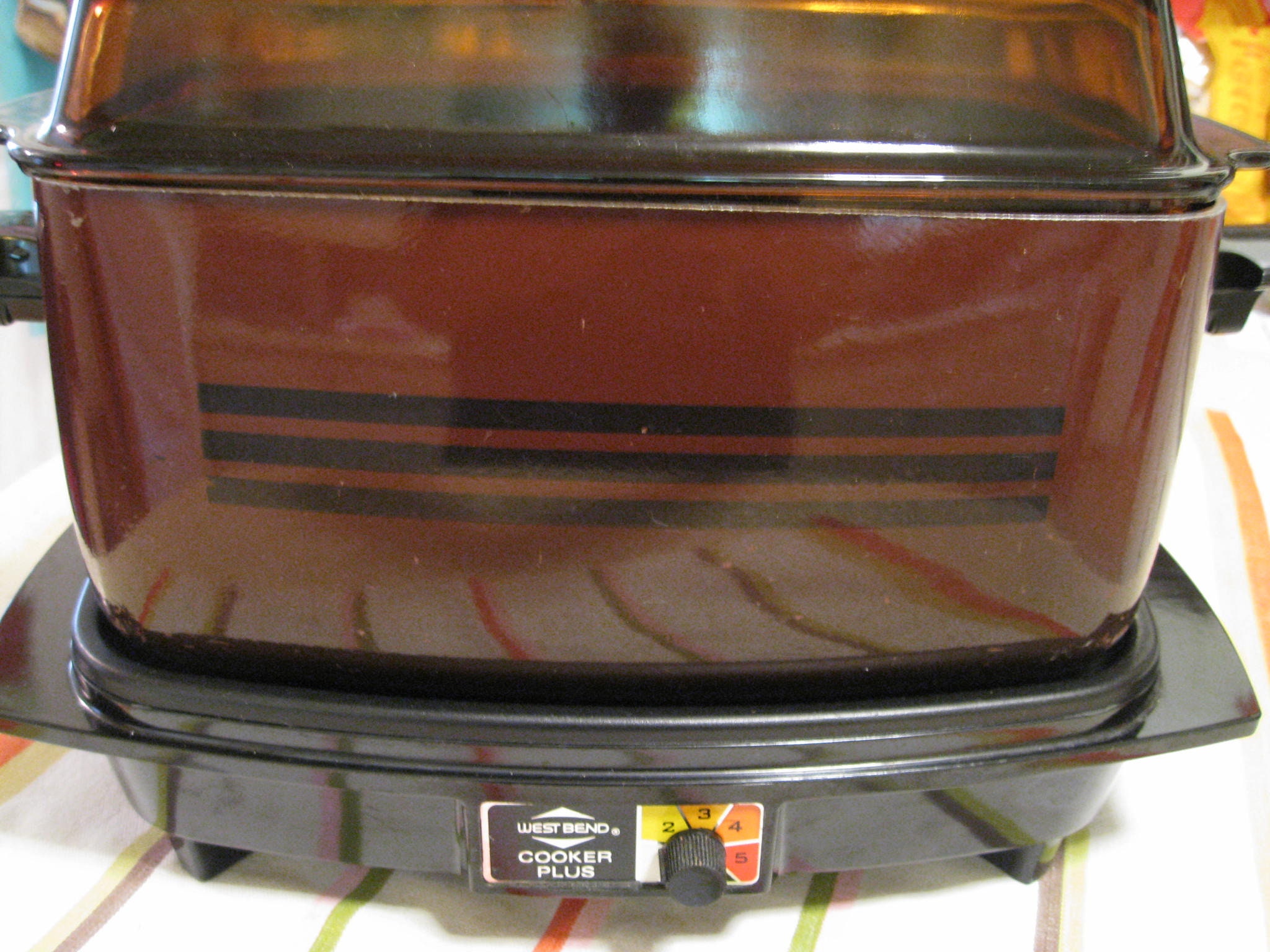 C.1976 West Bend Slo-cooker Plus 6 QT Automatic Cooker W/ Grilling