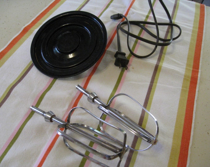 Vintage 12 Spd Sunbeam Stand Mixer Parts, Beaters, Turn Table, Cord