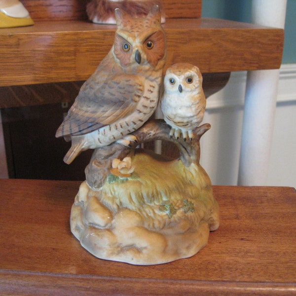 Porcelain Owl Musical San Francisco Music Box Co,  Hand Painted, 1970s Retro, Shabby Decor, Kitschy,