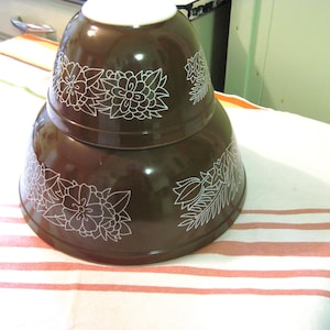 2 Pyrex Woodland Mixing Bowls, 3 Sizes, Brown & Tan, 401, 402, 403, Small 1 1/2 Pt, Medium 1 1/2 qt, Large 2 1/2 qts 1970s