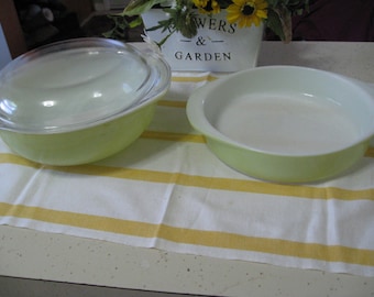 2 Pc Set Mid Century Pyrex Lime Green 2 Qt Casserole w/Lid + Quiche Dish, Pie Plate, Ovenware