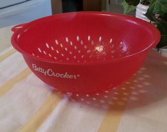 Vintage Red Plastic Betty Crocker Strainer, Colander, Product Advertising