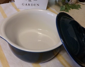 1 1/2 Qt Corelle Corning Stoneware Casserole & Lid, Navy Blue and White, Microwaveable, Oven, Excellent