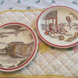 Choix de 2 assiettes vintage Vernon Kilns, Mission San Juan Capistrano, Bits of Southwest, assiettes souvenir, Californie