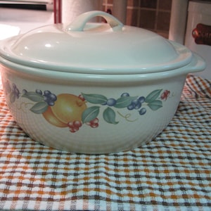 2 1/2 qt. Abundance Stoneware Casserole, Corelle Coordinates, 1990s, Corelle Fruit Pattern, Holiday Dinners, Thanksgiving