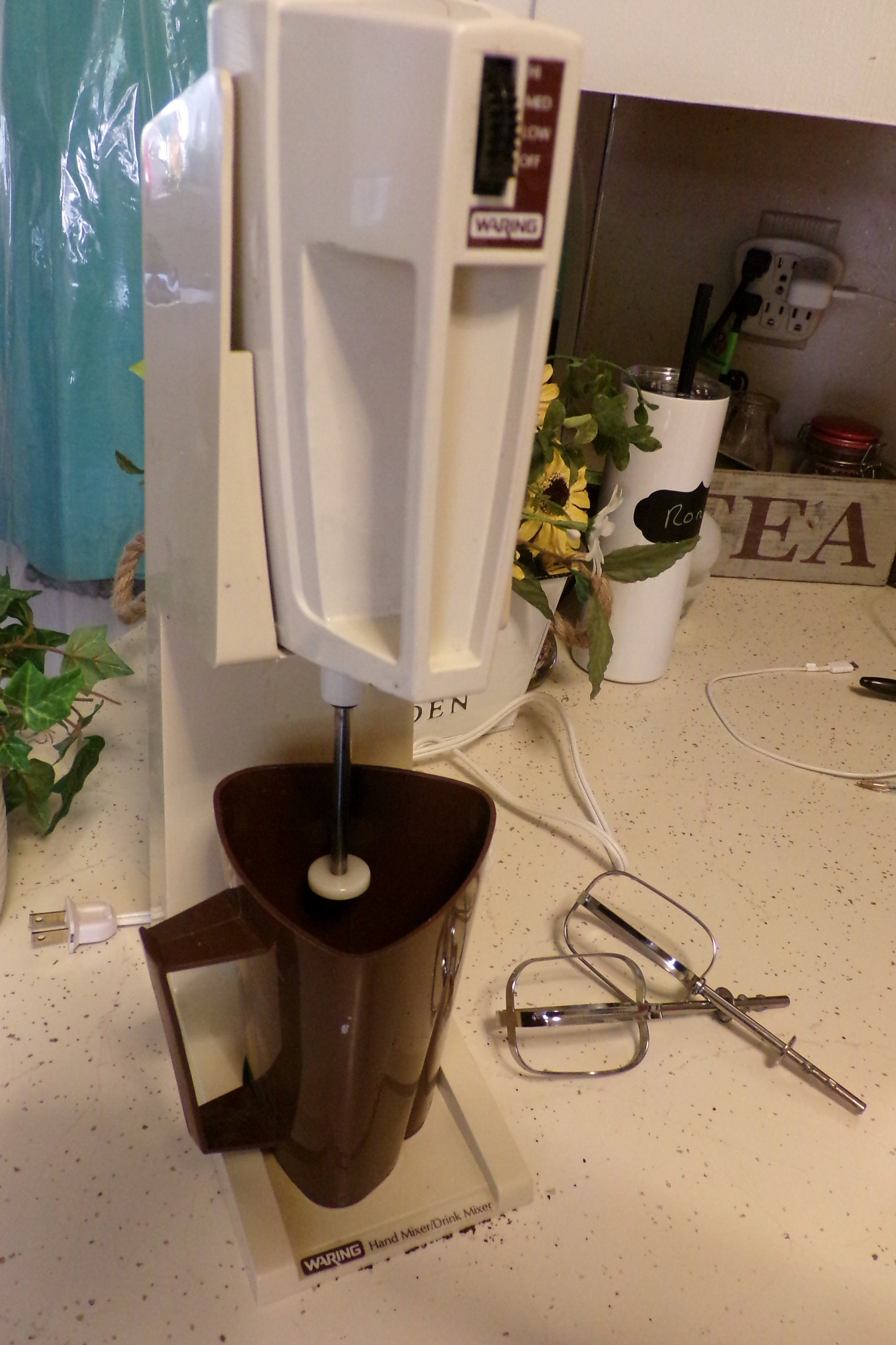 Vintage 1970s Waring Electric Hand Mixer Malt Shake Mixer Combo, Space  Saver, 3 Speed, Looks and Works Great 