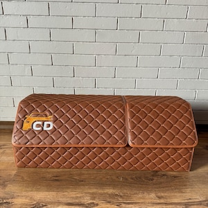 Bruine kofferbakopberger 31 x 11 x 12 inch | Grote gewatteerde opbergdoos voor SUV's met dubbele deksels | Driedelige bak van ecoleer | Autocadeau voor hem