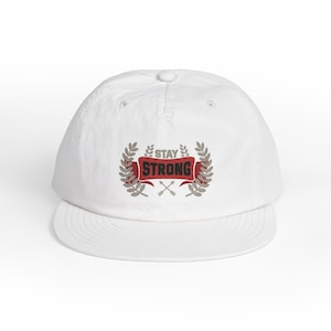 Stay Strong Surf Cap: Cappello da spiaggia in nylon riciclato - Snapback regolabile