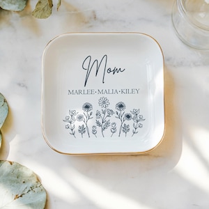 Custom Mom Trinket Dish, Mom Ring Dish, Jewelry Tray, Ring Holder, Birthday Gift, Gift for Mom, Personalized Ring Dish, Ceramic Ring Dish